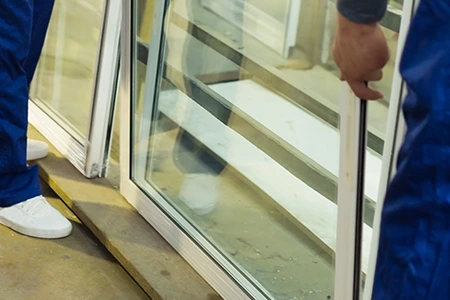Commercial Glass Repair Technician in Country Walk